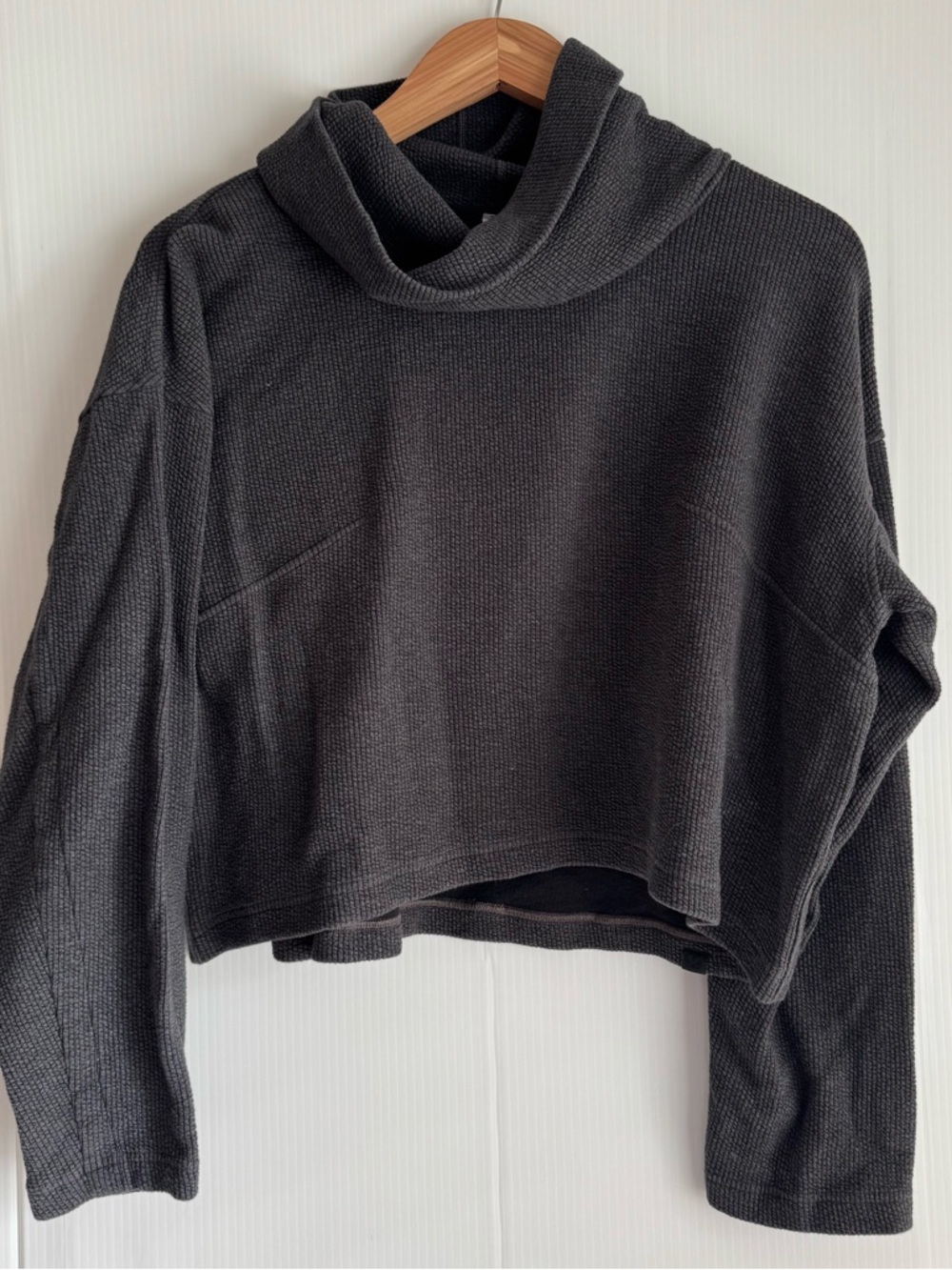 lululemon athletica ribbed funnel neck pullover Charcoal  Cropped Sweatshirt